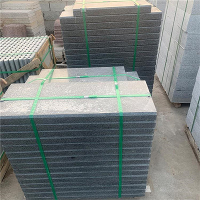 探索G654芝麻黑石材廠家 專業加工服務與安全腳手架保障